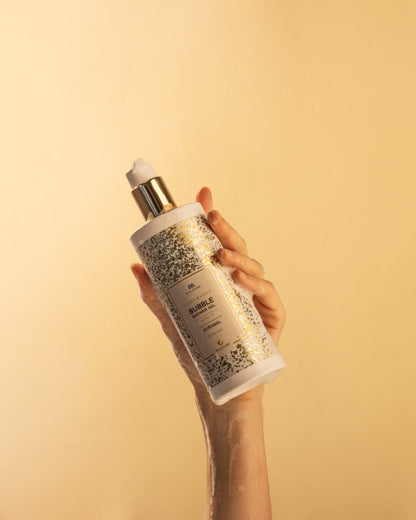 Gel douche Bubble de Magrada coulant sur la main